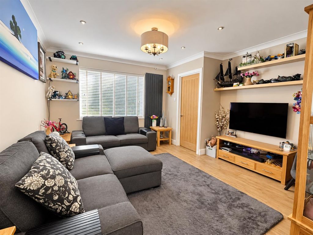 Property photo 2 of 13 E6A067D2-188D-405B-A051-9F05Fe3C03E1.Png