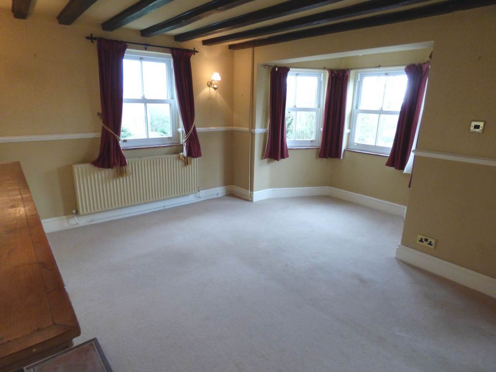 Property photo 3 of 20 Lounge