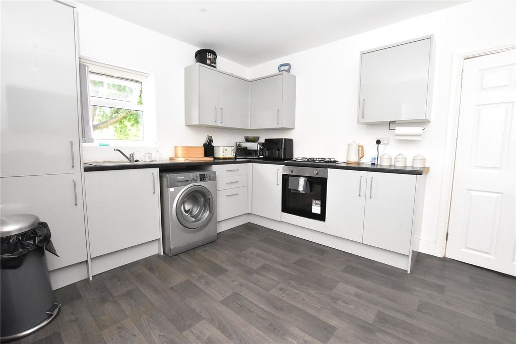 Property photo 3 of 18 Picture No. 12