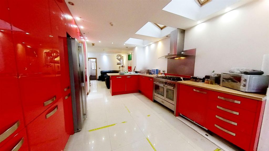 Property photo 3 of 14 305-Heeley-Road-0304