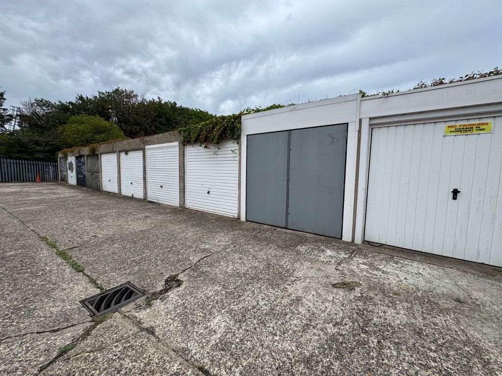 Property photo 1 of 2 Picture No. 02
