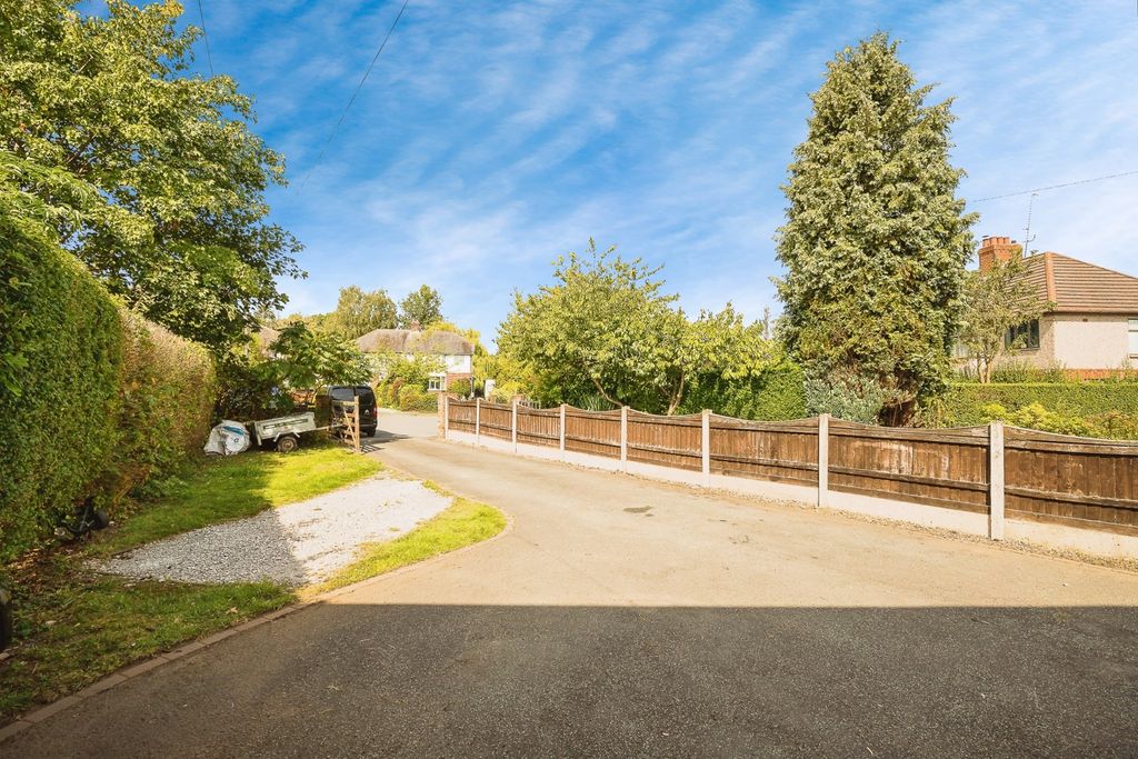 Property photo 2 of 17 Driveway