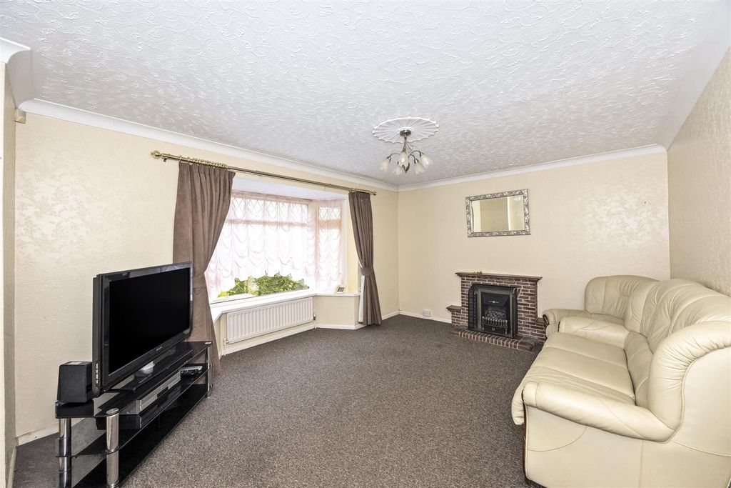 Property photo 2 of 17 Living Room