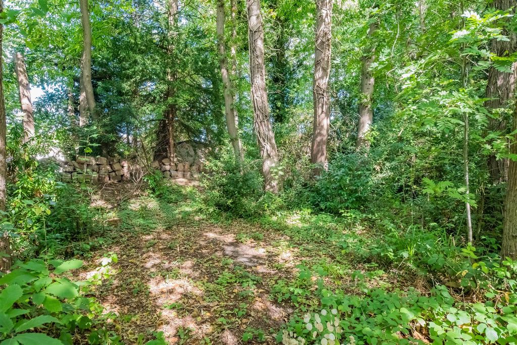 Property photo 3 of 19 Outside