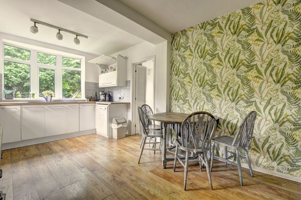 Property photo 2 of 11 3926-Hr-2