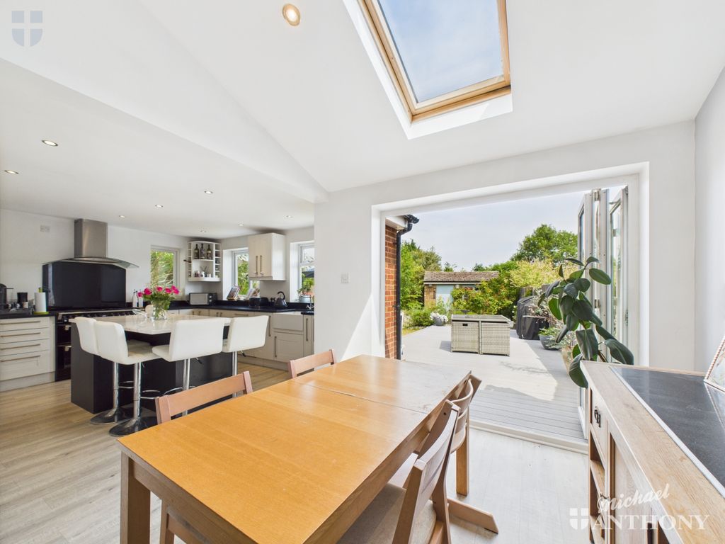 Property photo 2 of 29 Cam03218G0-Pr0694-Still015