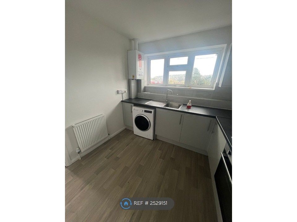 Property photo 2 of 11 Kitchen