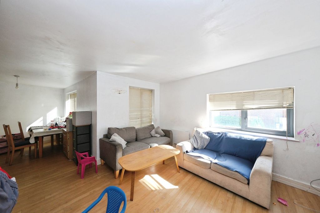 Property photo 3 of 20 Pbox-Img.Jpg