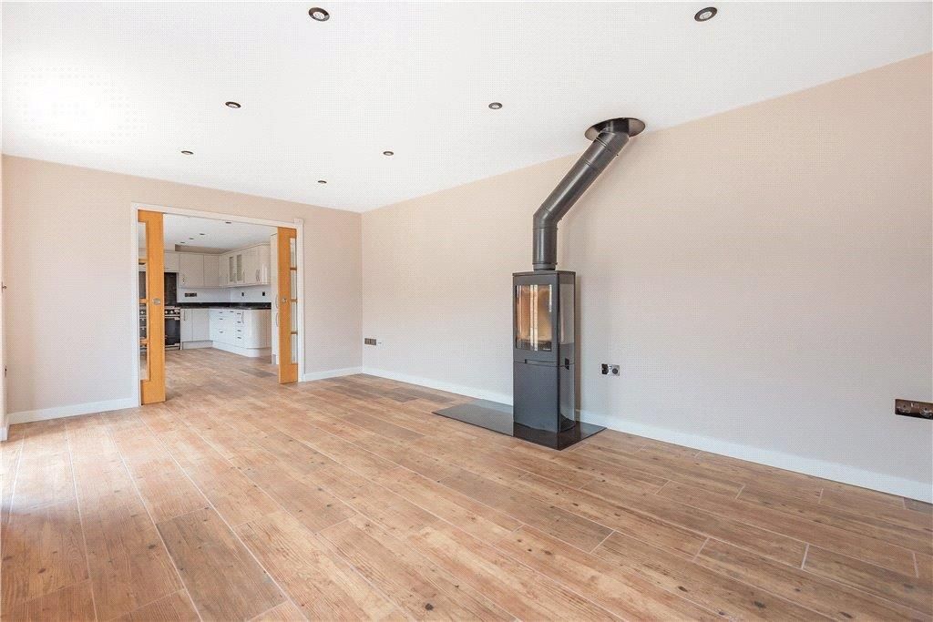 Property photo 3 of 19 Sitting Room