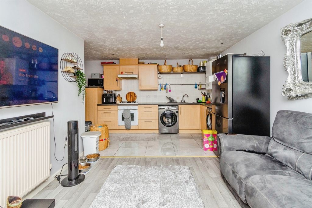 Property photo 2 of 11