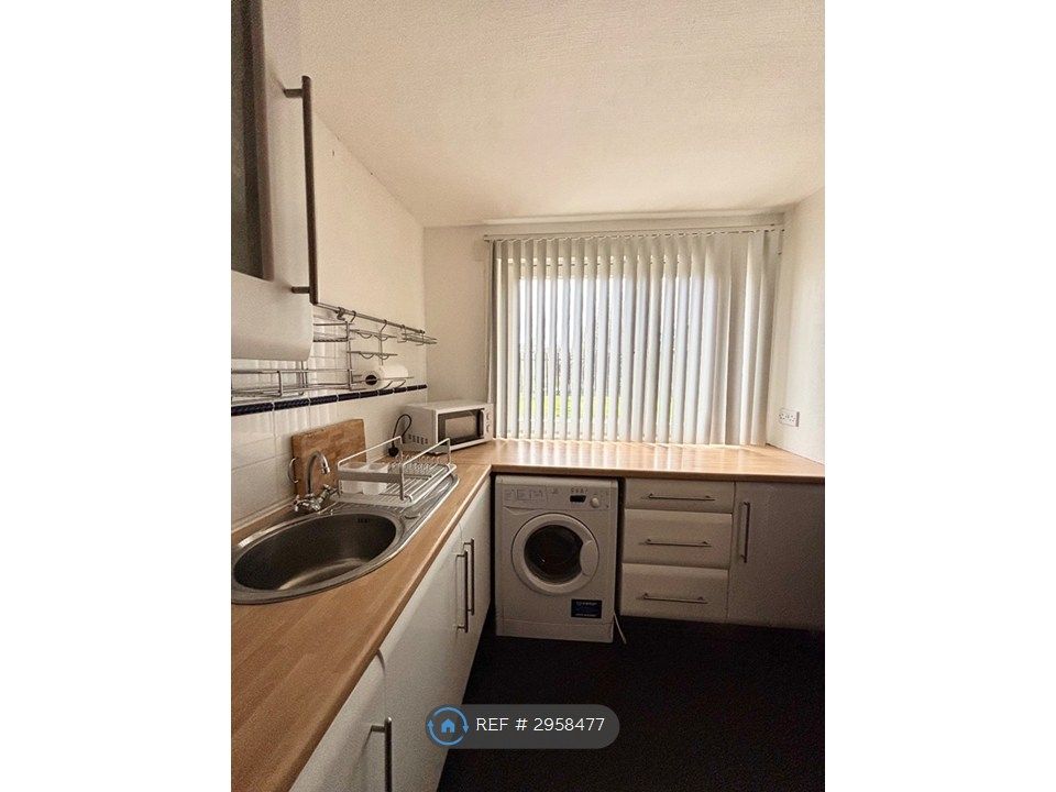 Property photo 3 of 17 Kitchen