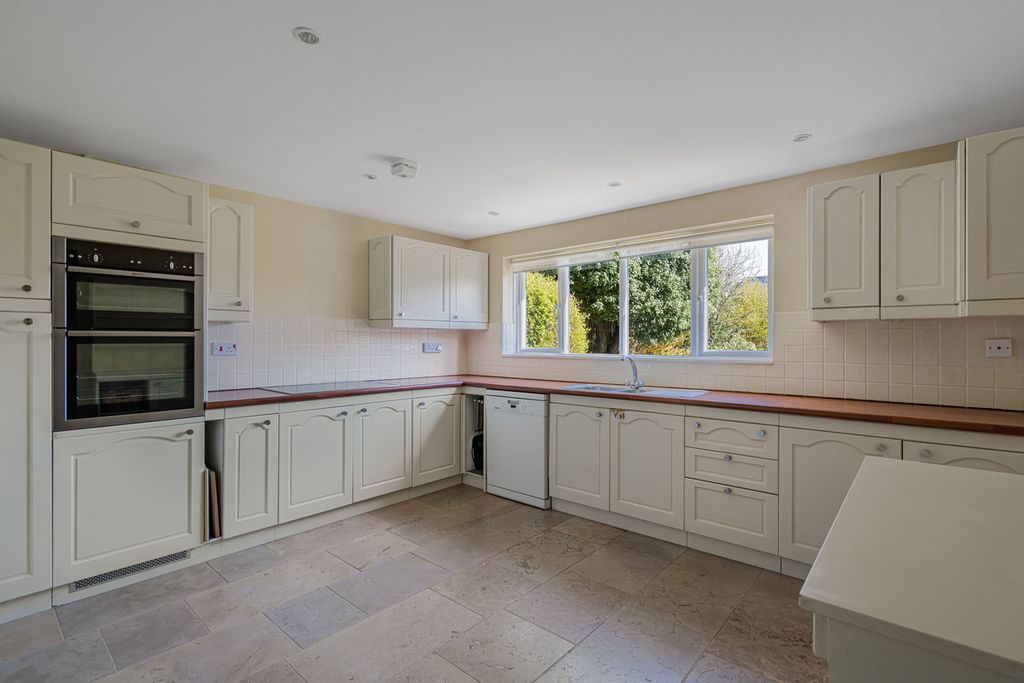 Property photo 3 of 21