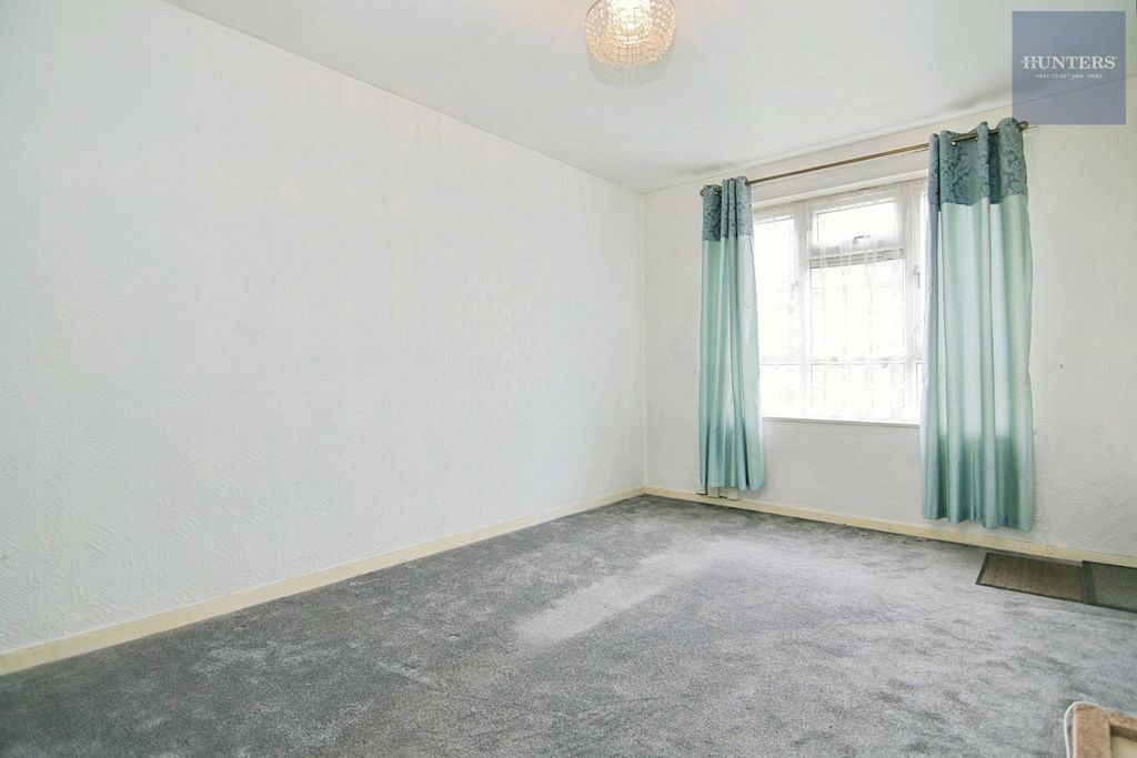 Property photo 2 of 9 Living