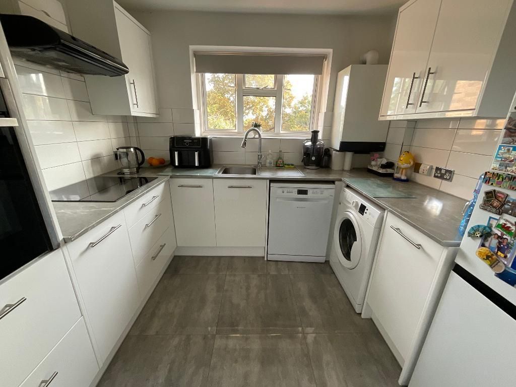 Property photo 3 of 12 Kitchen 9' x 7'7