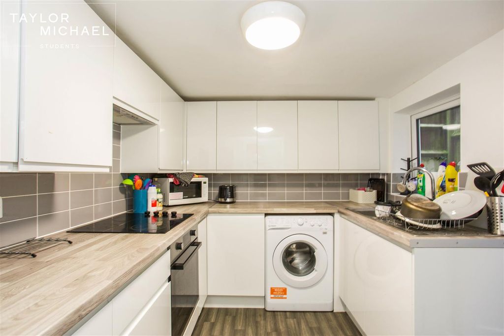 Property photo 1 of 16 Kitchen