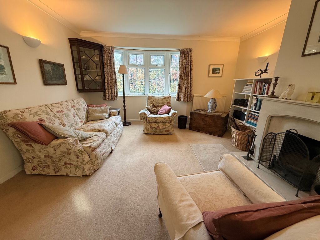 Property photo 2 of 16 Lounge