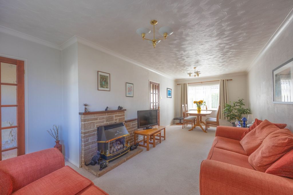 Property photo 2 of 13 Ewemove Taunton Fairfield Road (4)