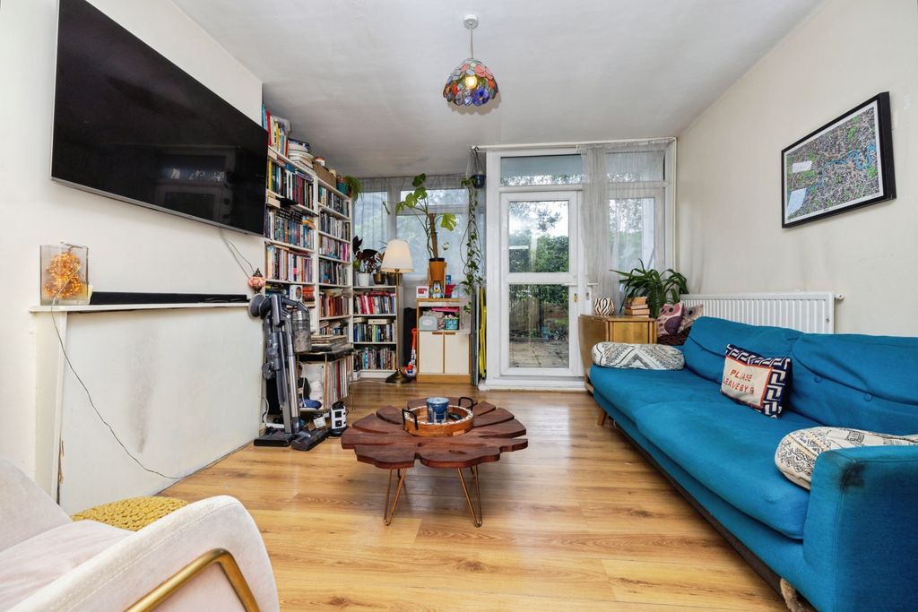 Property photo 3 of 17