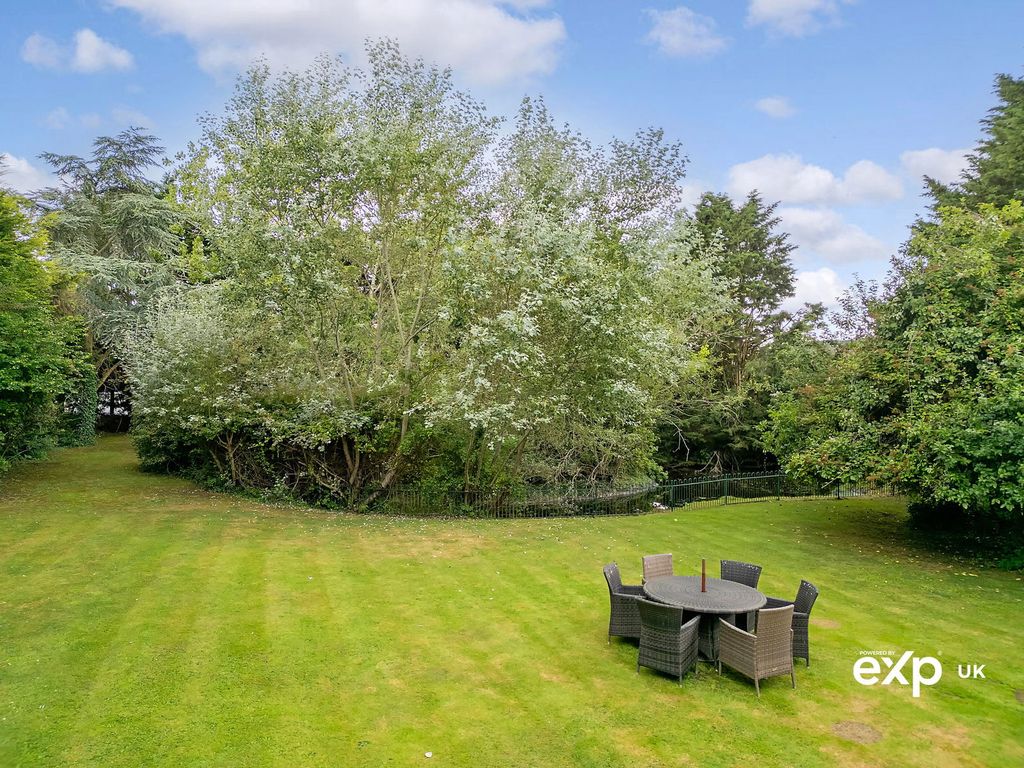 Property photo 3 of 39