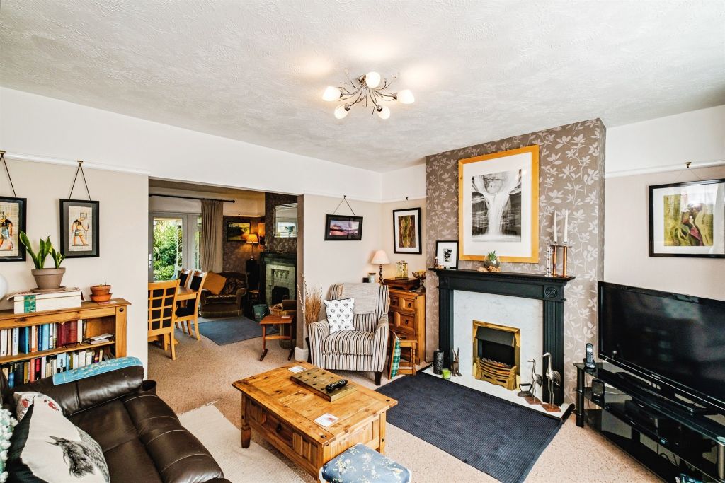 Property photo 2 of 25