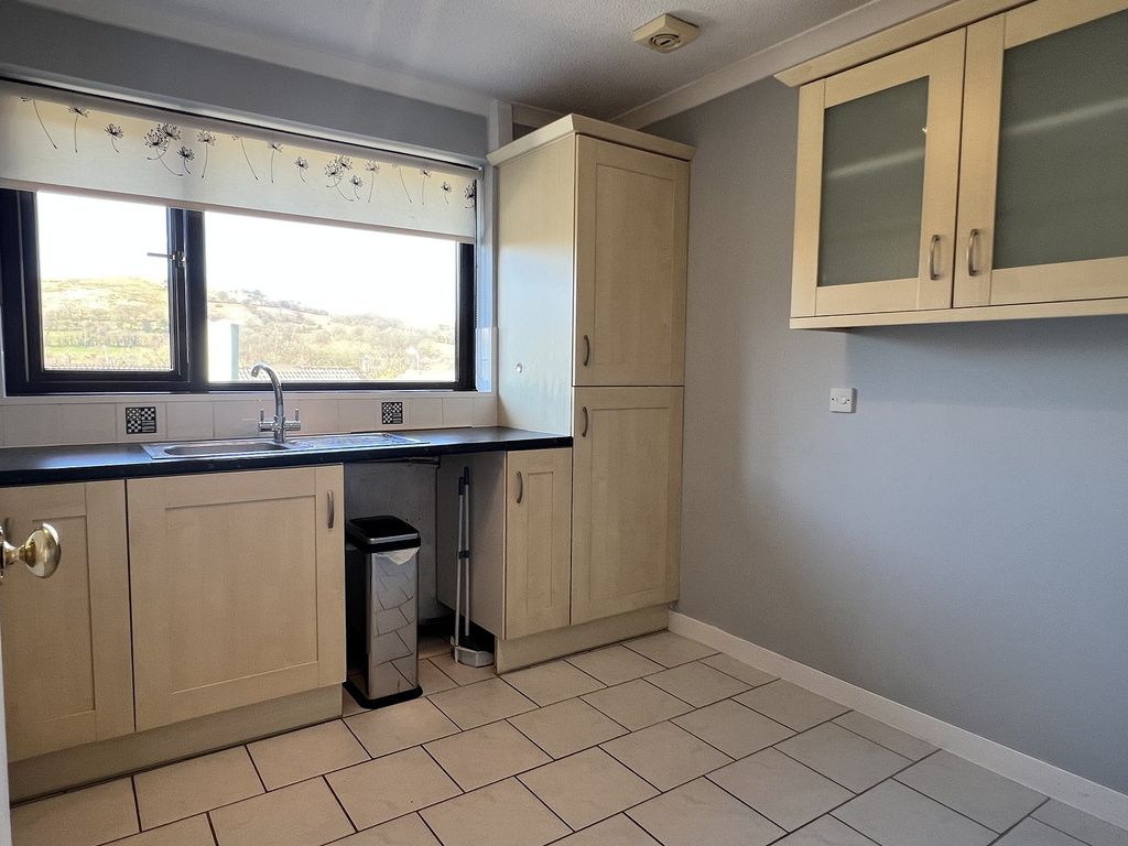 Property photo 3 of 12 Kitchen