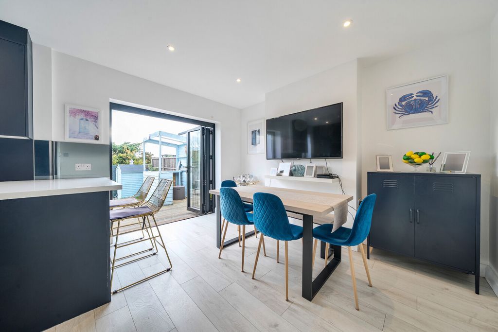 Property photo 3 of 18 1540130-9-6Ae31c1...