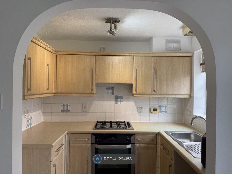 Property photo 3 of 14 Kitchen