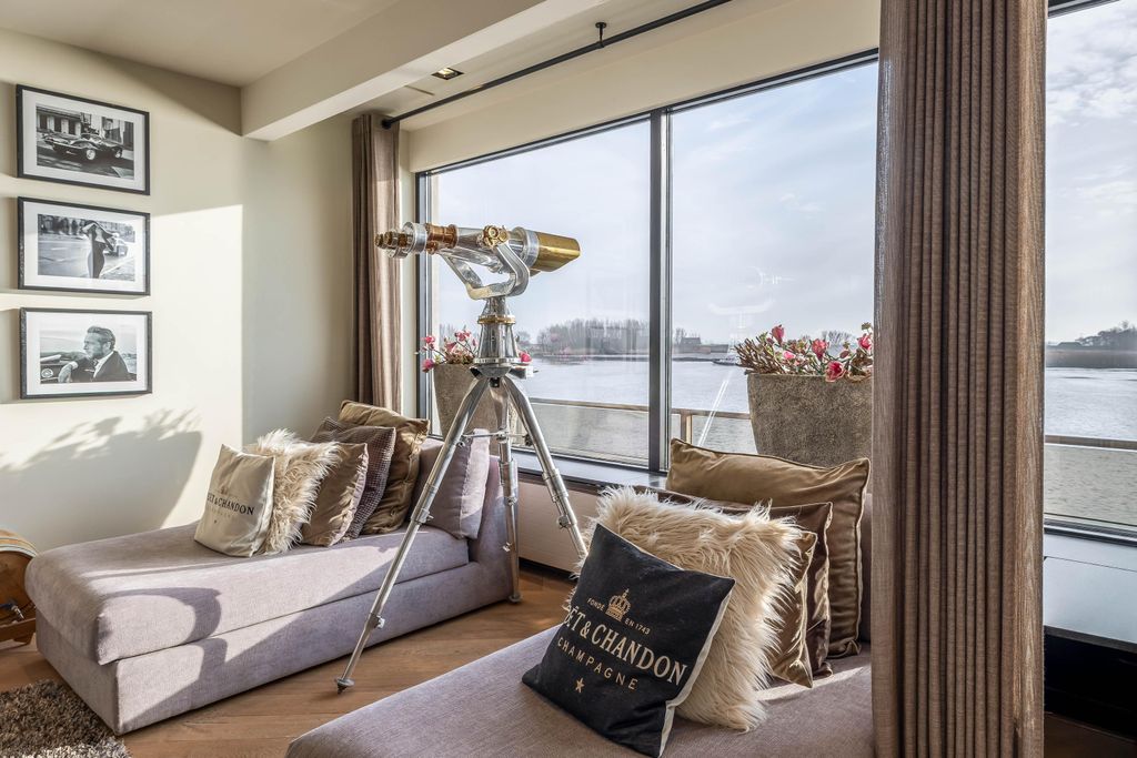 Property photo 3 of 54