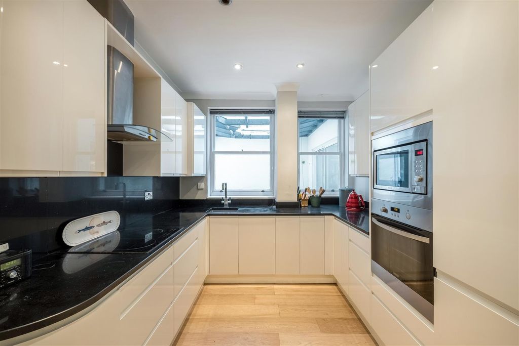 Property photo 3 of 26 Flat 2A_2.Jpg