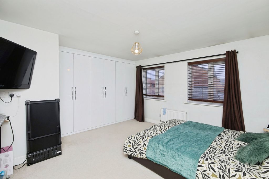 Property photo 3 of 18 Bedroom 1