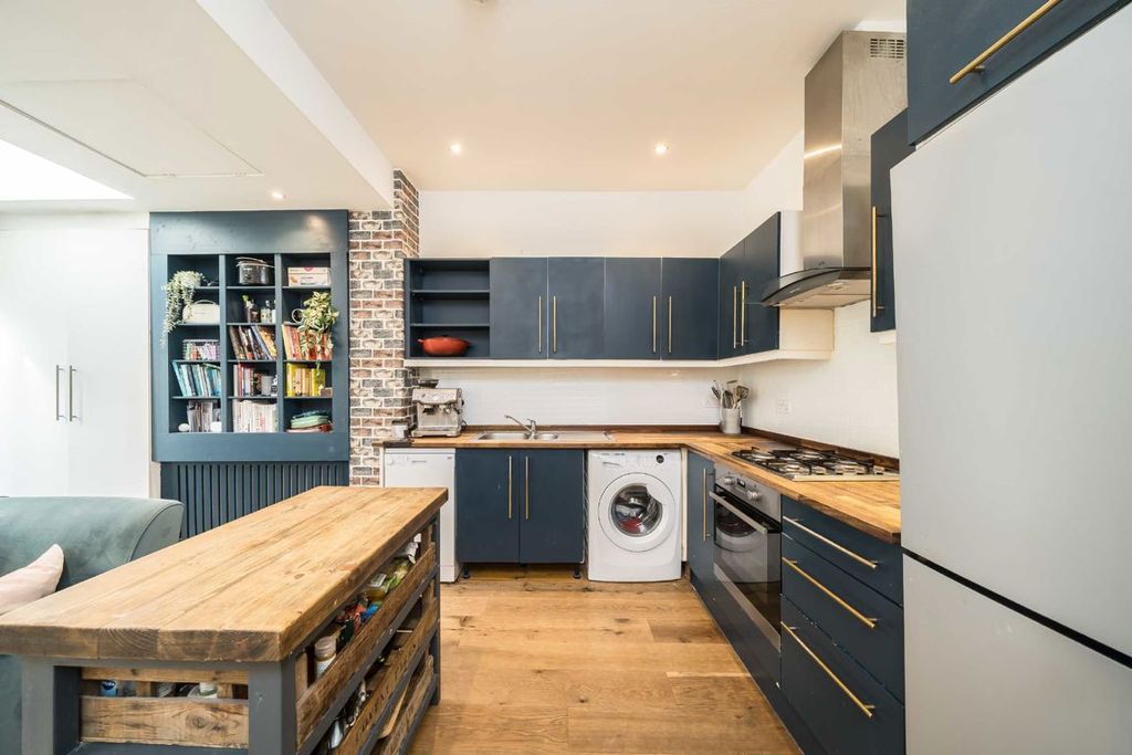 Property photo 3 of 8