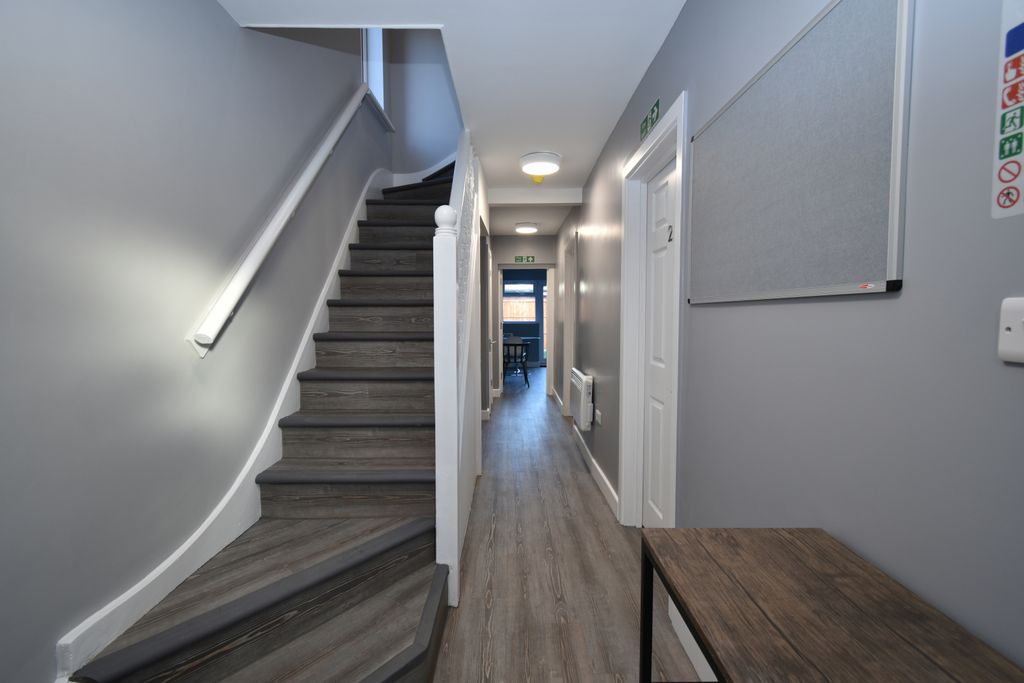 Property photo 2 of 17 Gallery