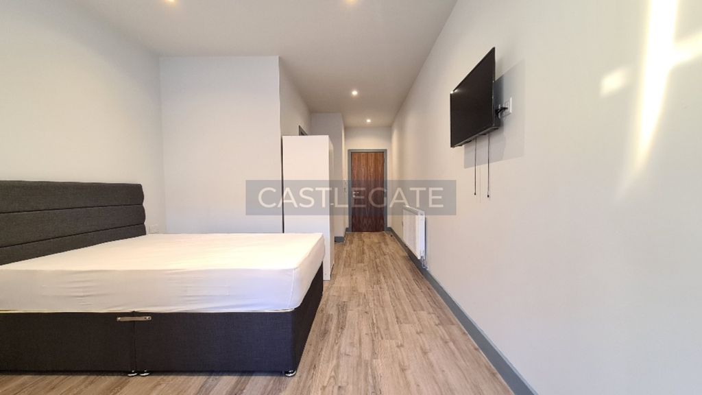Property photo 2 of 8 Rw Room 32 (6)