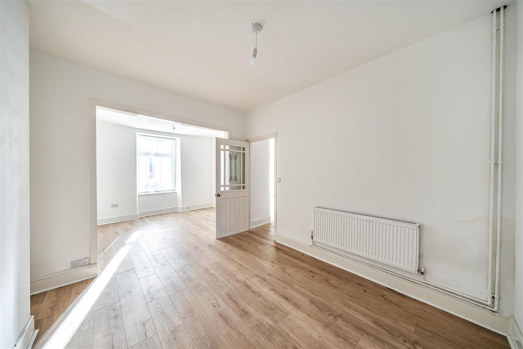 Property photo 2 of 24