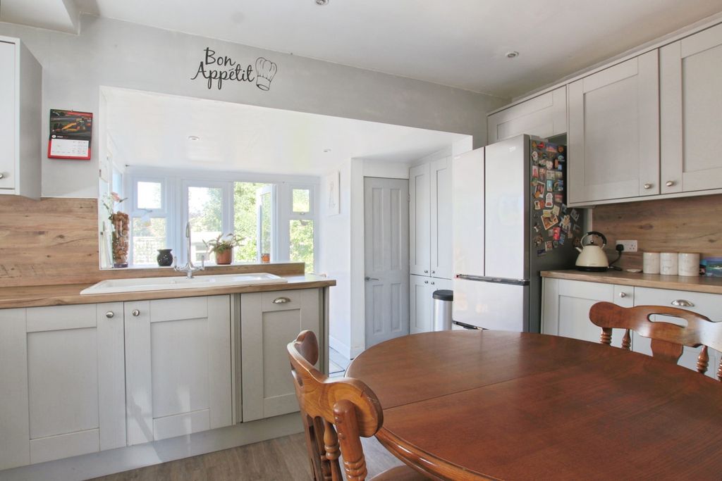 Property photo 2 of 27 4257815