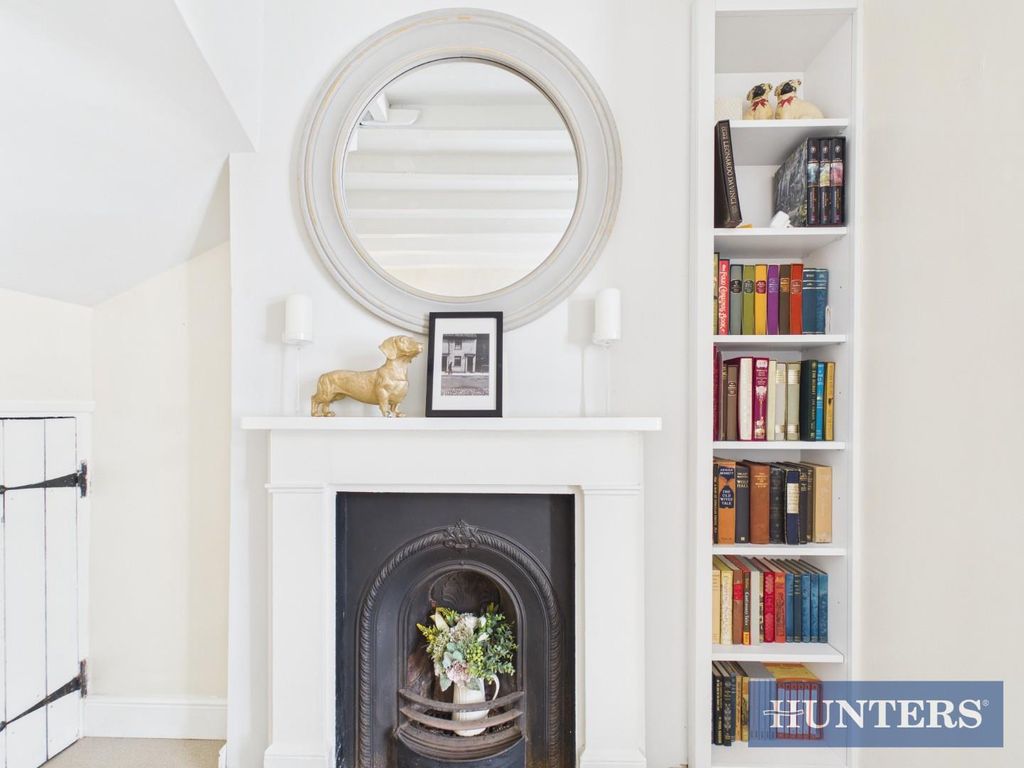 Property photo 2 of 14 Lounge Alt