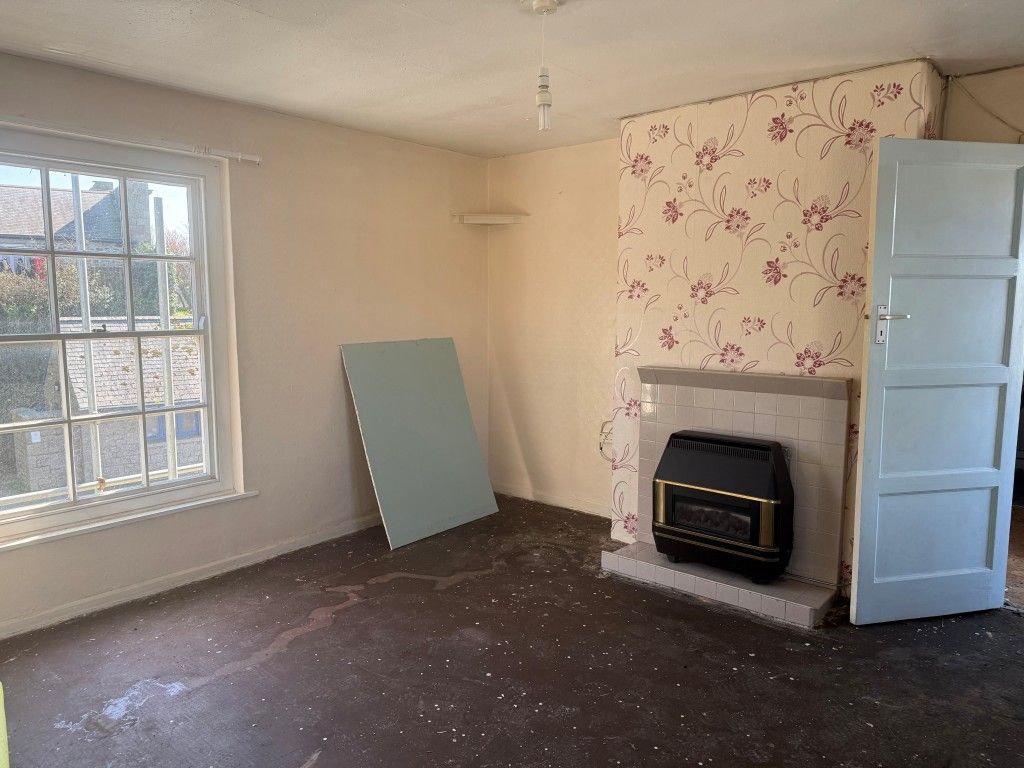 Property photo 3 of 6 Living Room