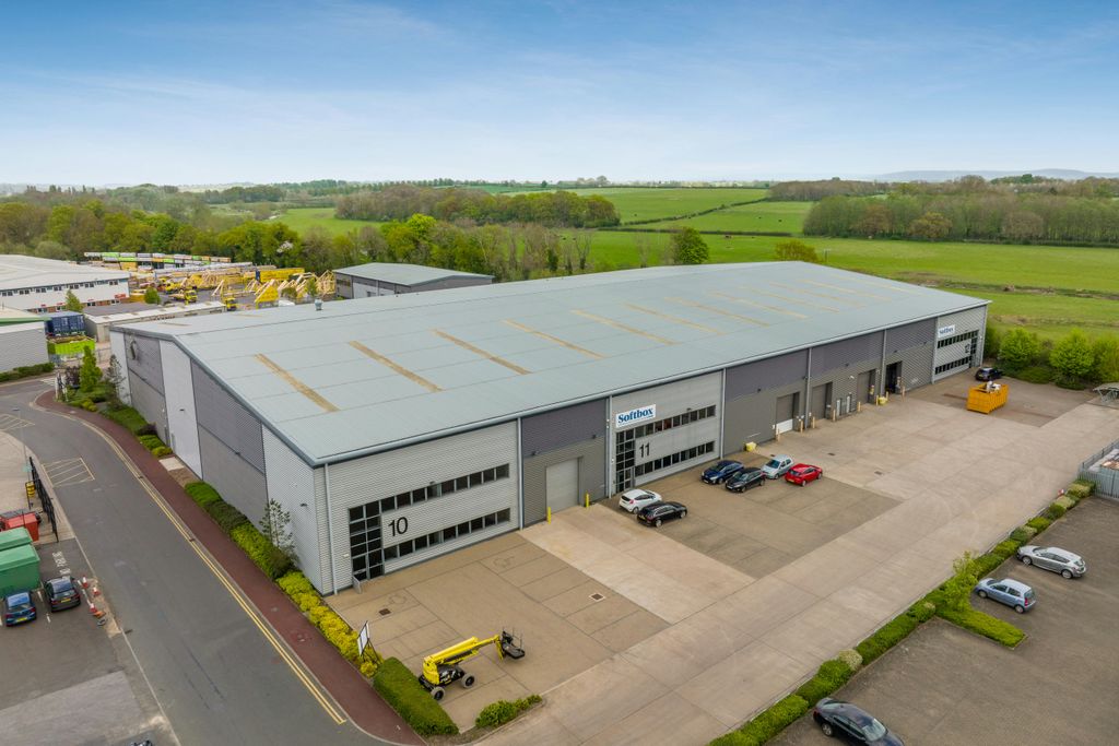 Property photo 3 of 6 Units 10To12 Hikers Way.Jpg