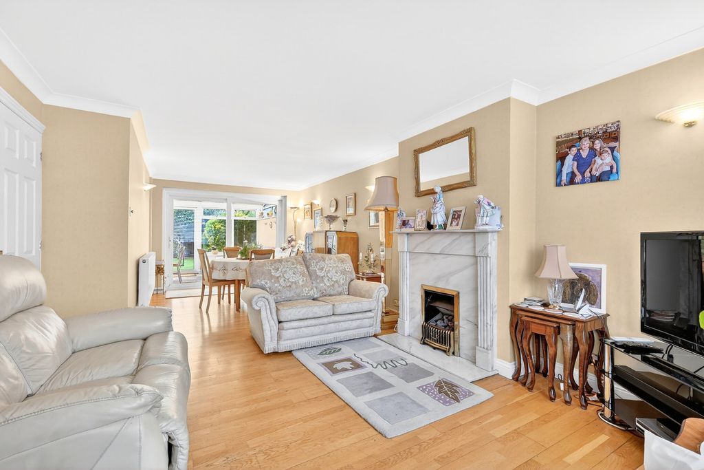 Property photo 2 of 20