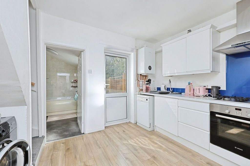 Property photo 3 of 14 Kitchen