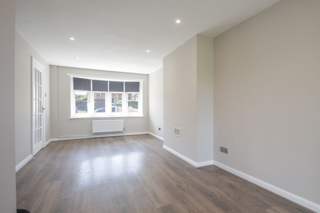 Property photo 3 of 12 Gallery