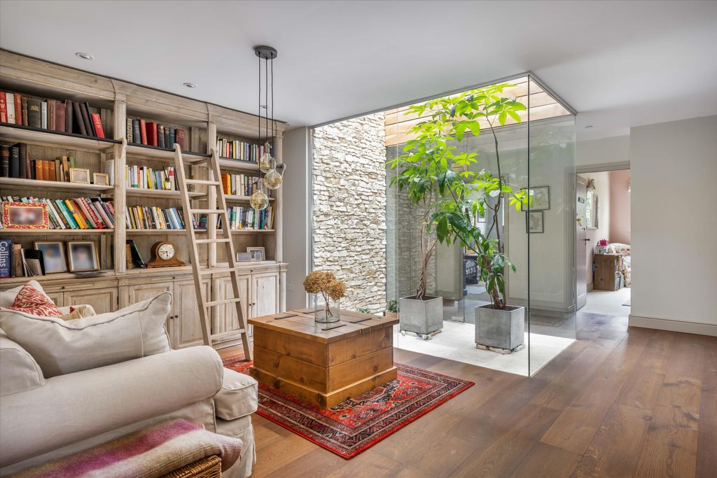 Property photo 3 of 25 Image