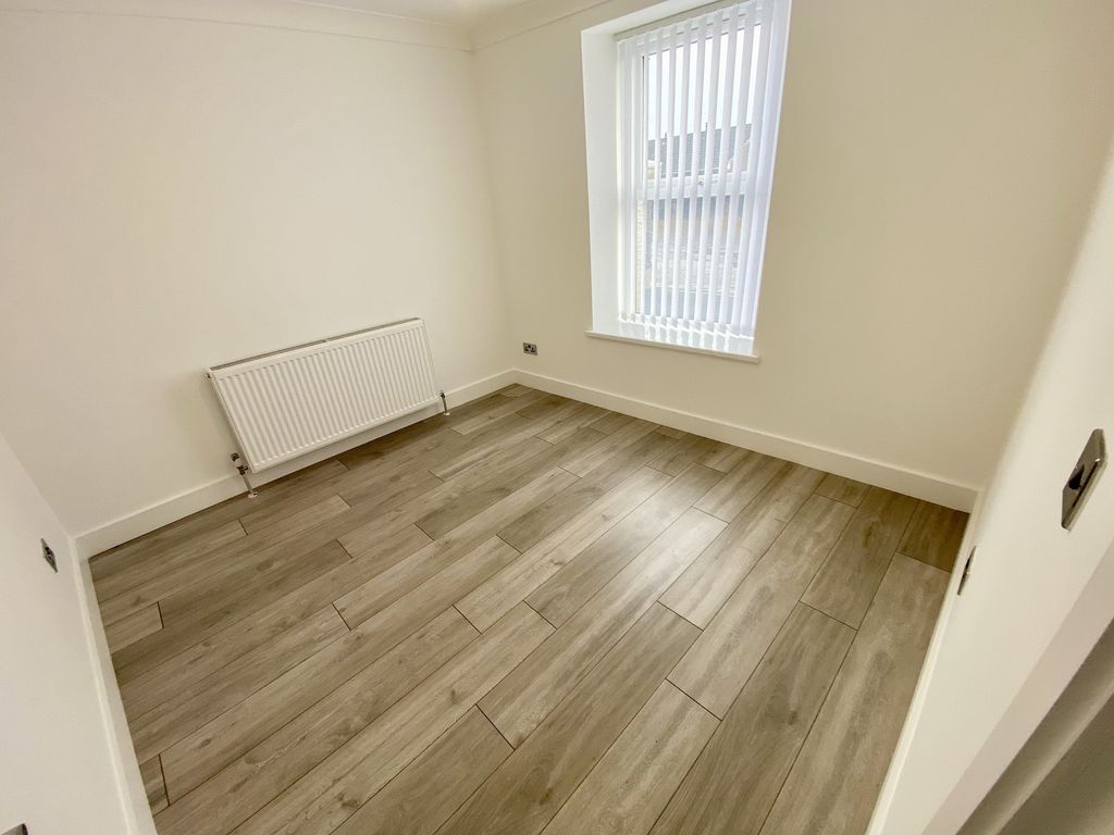 Property photo 3 of 10 Dining Room