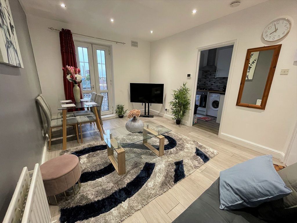 Property photo 1 of 11 Beautiful Newly Refurbished One Bedroom Flat In Old Kent Road