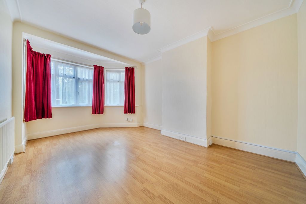 Property photo 2 of 20