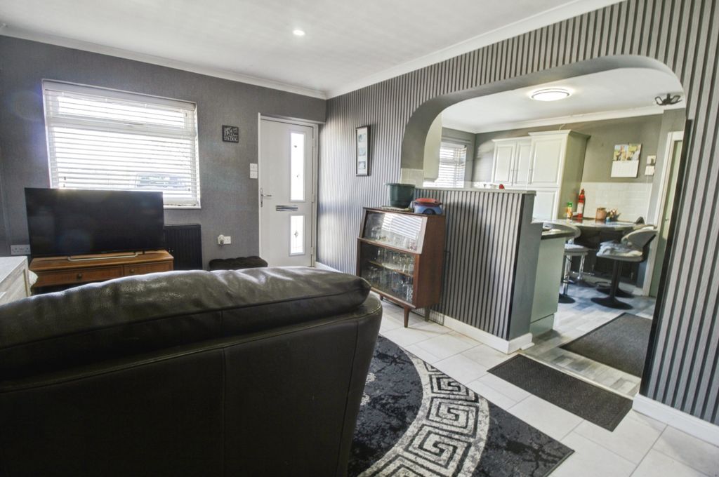 Property photo 2 of 14 E9Fcaa6d-Nm6