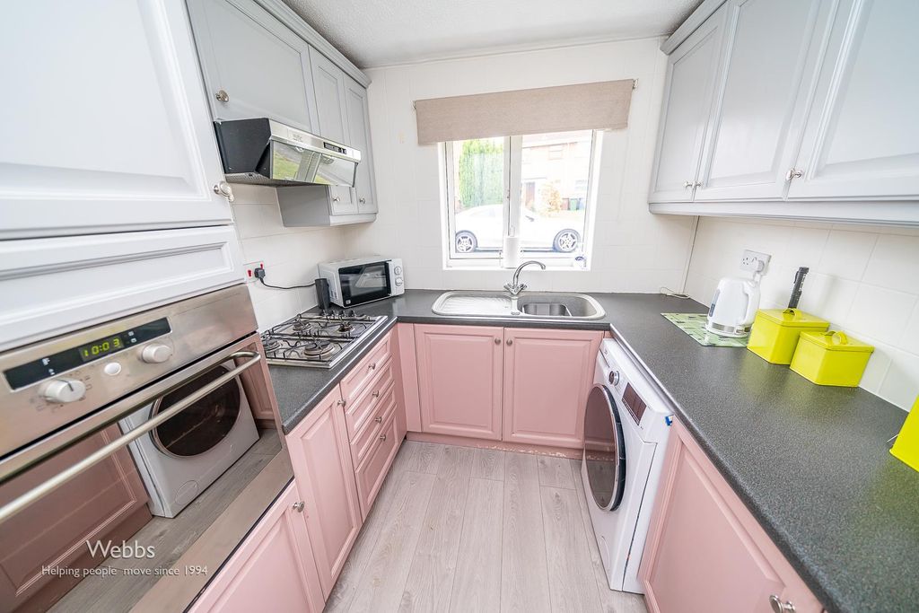 Property photo 2 of 16 Â© Webbs Estate Agents Â© (15 Of 49).Jpg