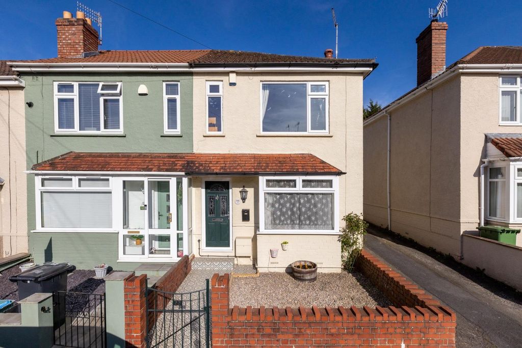 Property photo 2 of 25 22 Hengrove Avenue, Bs14-25.Jpg