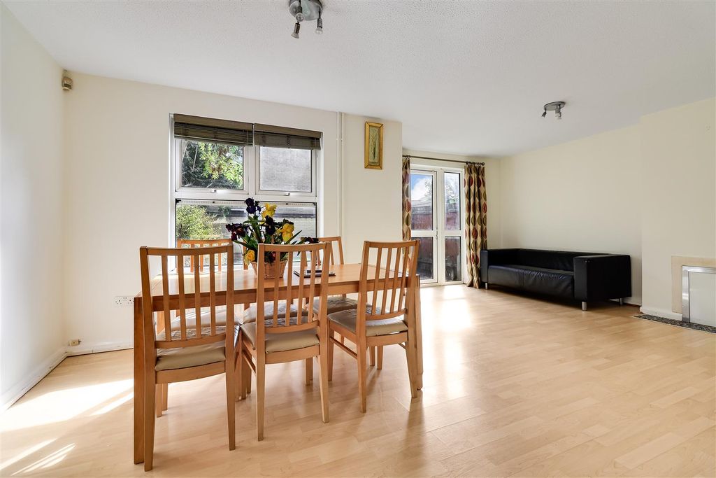 Property photo 3 of 18 Img (9).Jpg