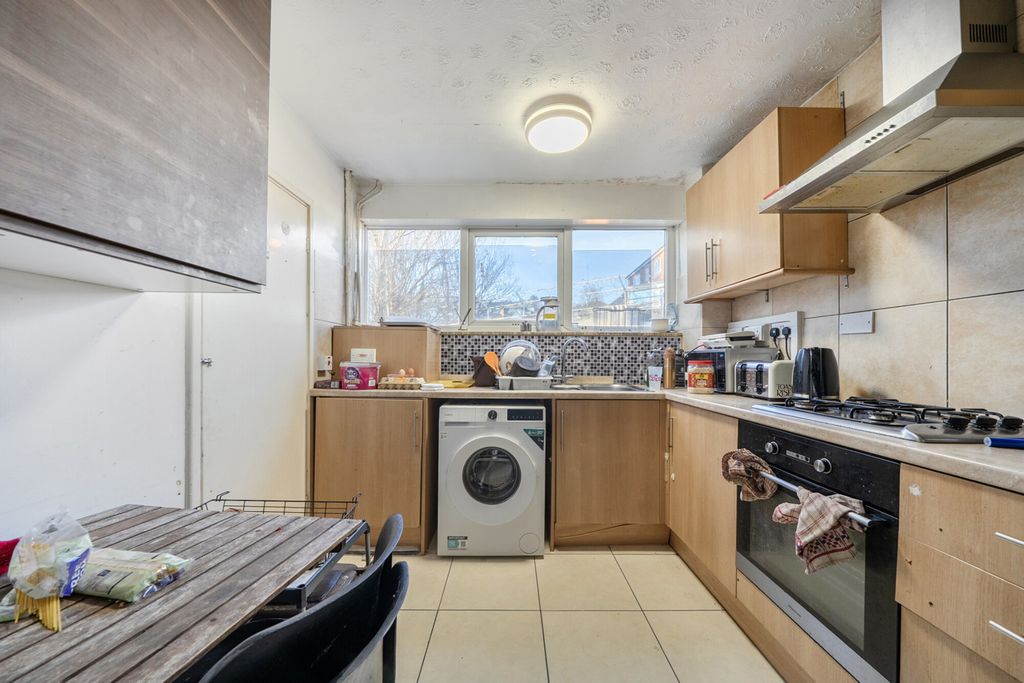 Property photo 2 of 19 Kitchen